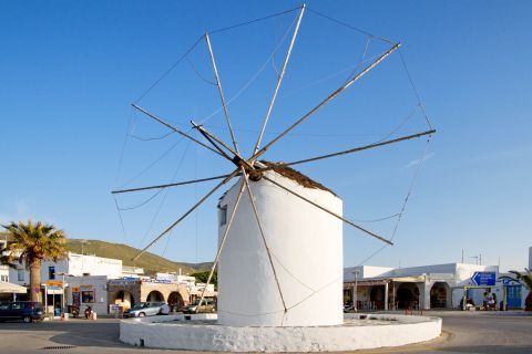 Parikia: A Cycladic windmill