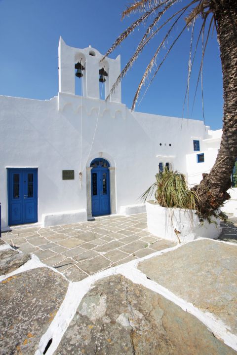 Exabela: An impressive church with Cycladic colors