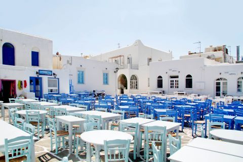 Naoussa: Outdoor seating of local eateries