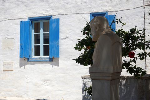 Pyrgos: The bust of Giannoulis Chalepas in front of his house