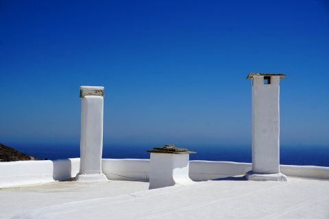 Isternia: Cycladic minimalism 