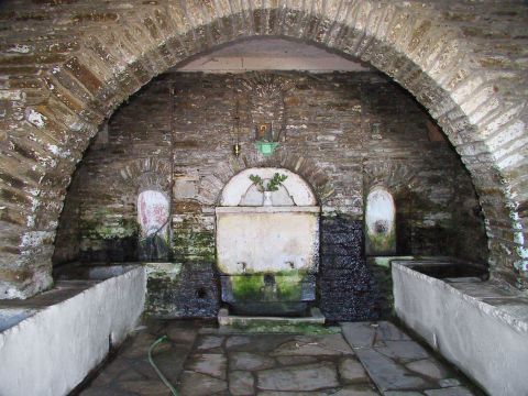 Arnados: A small fountain