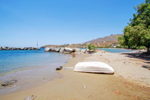 Agios Romanos: Sandy beach