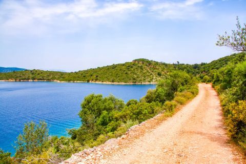 Skinos Bay: The road leading to the beach is incomplete at its last stretch, so careful driving is a priority.