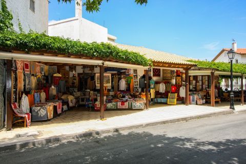 Karia: Traditional items and souvenirs.