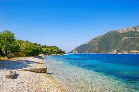 Agios Ioannis: The coastline is a bit narrow but long.