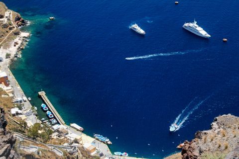 Fira: The port of Fira from above