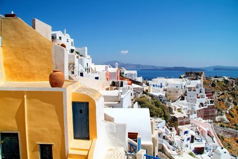 Oia: The Cycladic architecture of Oia
