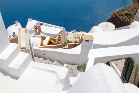 Oia: Whitewashed house built close to each other