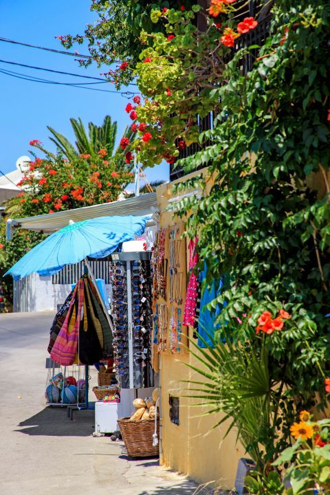 Massouri village: Tourist shops