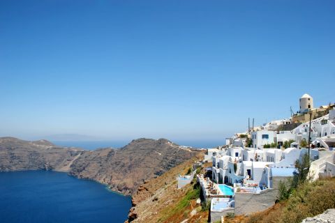 Imerovigli: Cycladic houses overlooking the Aegean sea