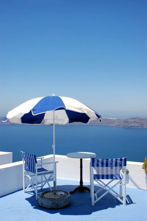 Imerovigli: White and blue are common around Cyclades