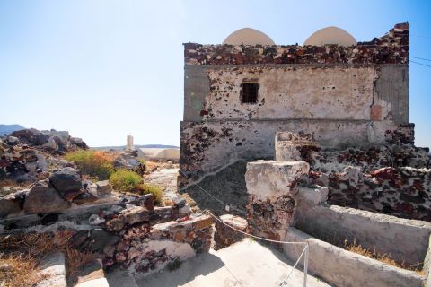 Akrotiri: Ruins of the Venetian castle of Akrotiri