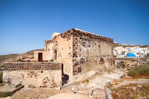 Akrotiri: The Venetian Castle of Akrotiri village