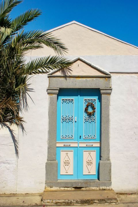 Pedi: A light blue colored door.
