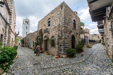 Mesta: Narrow cobbled alleys are winding around impressive, stone built mansions