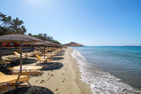Agios Fokas: Umbrellas and sun loungers