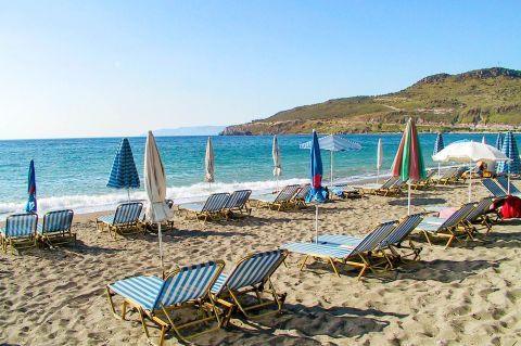 Anaxos: Some umbrellas and sun loungers on Anaxos beach.