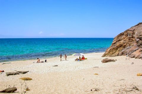 Metalia: It is a fine sandy beach ideal for children