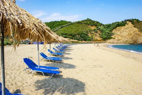 Aselinos: Tranquil, sandy beach.