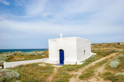 Molos: Whitewashed chapel.