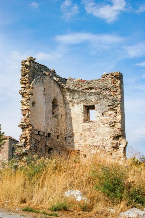 Skoutari: Ruined walls.