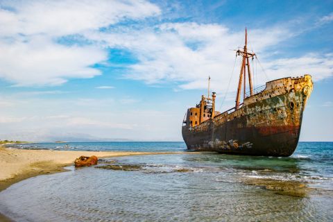 Selinitsa: Dimitrios shipwreck.