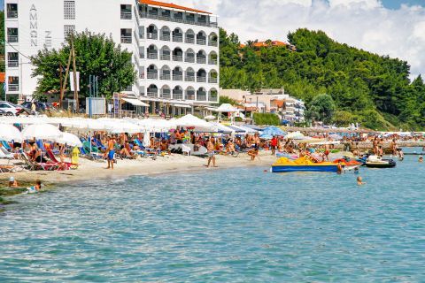 Kalithea: Kallithea beach is one of the most frequented beaches in Halkidiki.