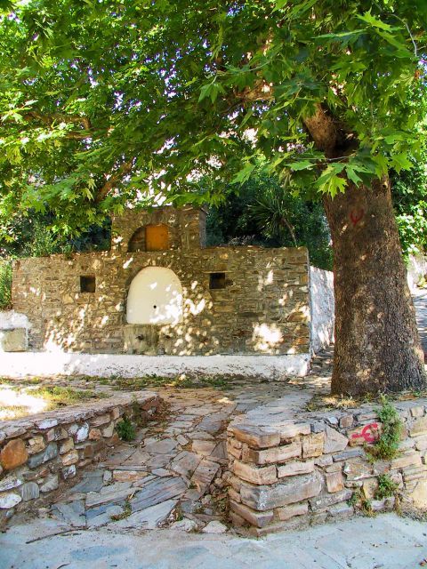 Agios Nikitas: A stone-built fountain.