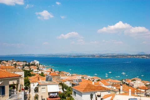 Town: Most houses on Spetses are painted in white color and have ceramic roof tiles.