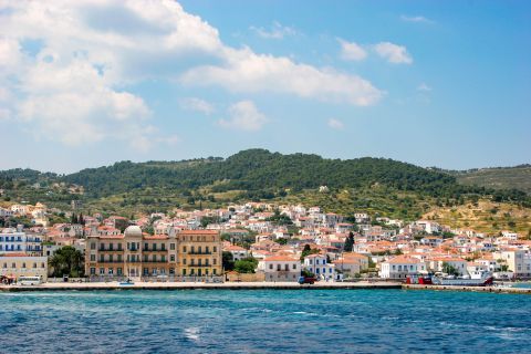 Town: Spetses is a place that perfectly combines elegant architecture, beautiful nature and beautiful sea view.