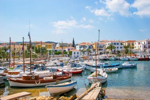 Town: Yachts and small boats on the harbor of Spetses.