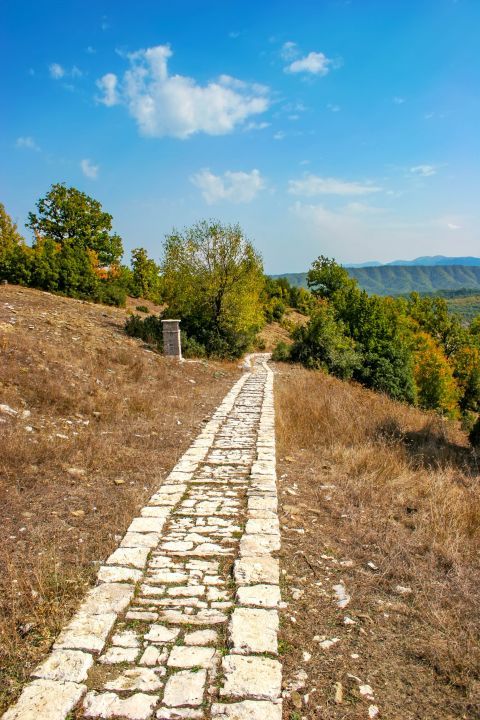 Vitsa: Skala Vitsas (Vitsa steps) is a paved pathway about 3 km long.