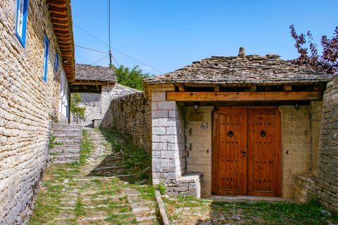 Vitsa: Stone-built houses with wooden details.