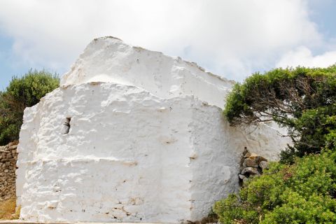 Kamari: A whitewashed chapel