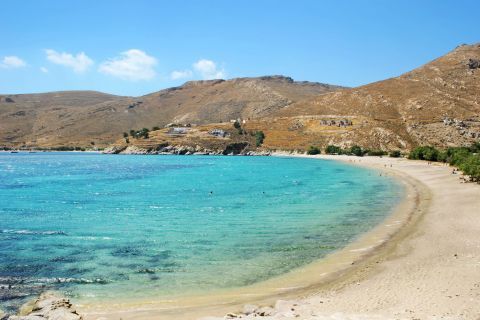 Ganema: Sandy beach with turquoise waters