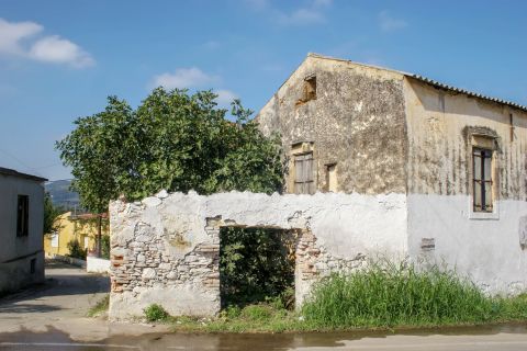 Alikianos: An old house in Alikianos village