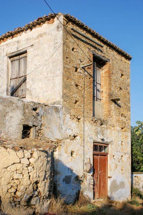 Spilia: An old building