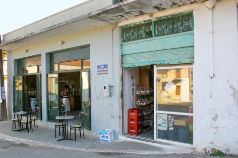 Spilia: Small shops