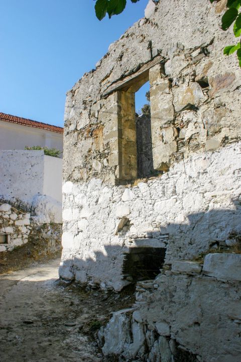 Kefali: Remains of an old building
