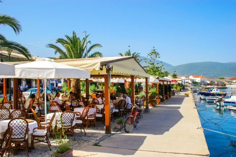 Sami: Cafes and restaurants by the sea