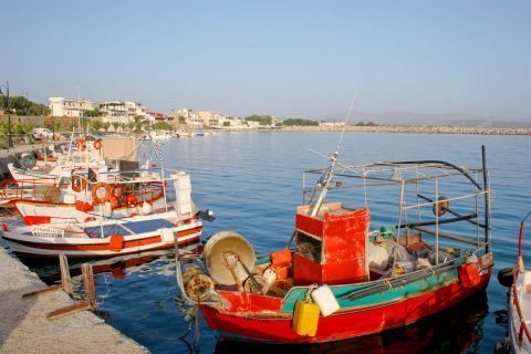 Kokkinos Pyrgos: Fishing boats at the harbor of Kokkinos Pyrgos