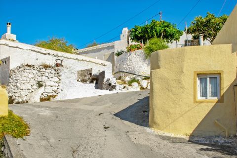 Kritinia: Small, traditional houses in pale yellow and white colors.
