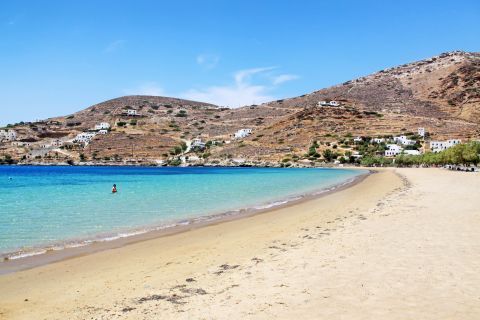 Gialos: Sandy beach with blue waters