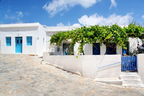 Vroutsis: Cycladic houses