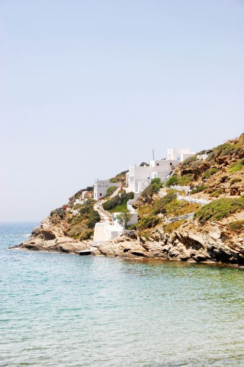 Kolitsani: Cycladic houses overlooking the sea