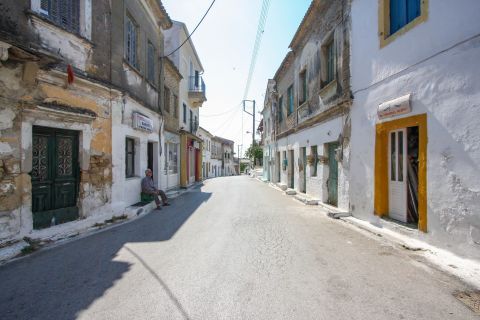 Perivoli: A vintage street