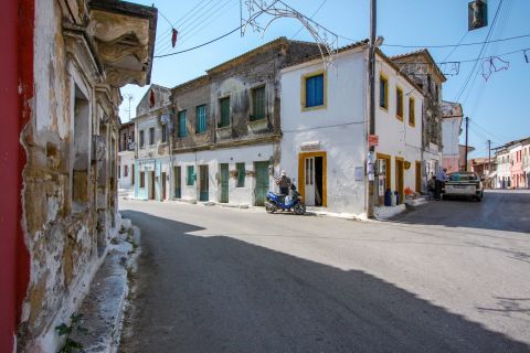 Perivoli: Old houses