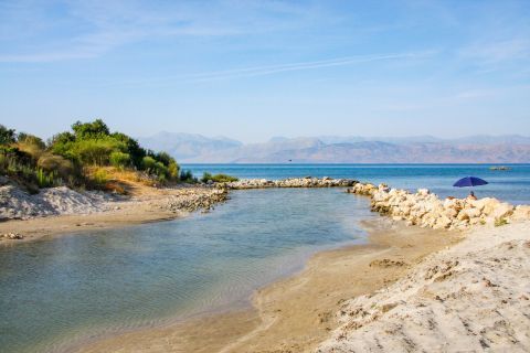 Agios Spiridon: Shallow waters