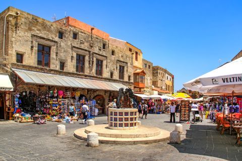 Town: The Square of Jewish Martyrs is also called Sea Horse Square